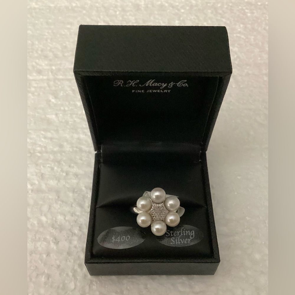 R.H. Macyโs & Co Sterling Silver Pearl Cluster Ring Size 7